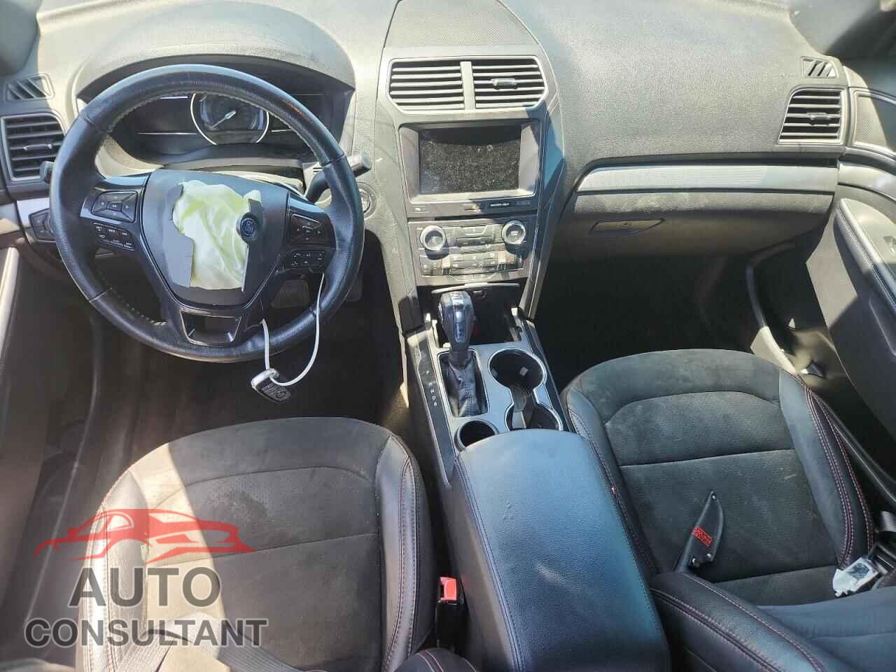 FORD EXPLORER 2018 - 1FM5K7D86JGB27185