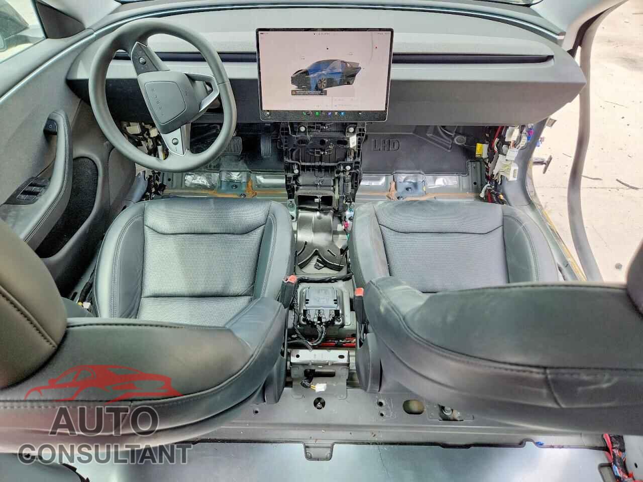 TESLA MODEL 3 2024 - 5YJ3E1EA0RF724520