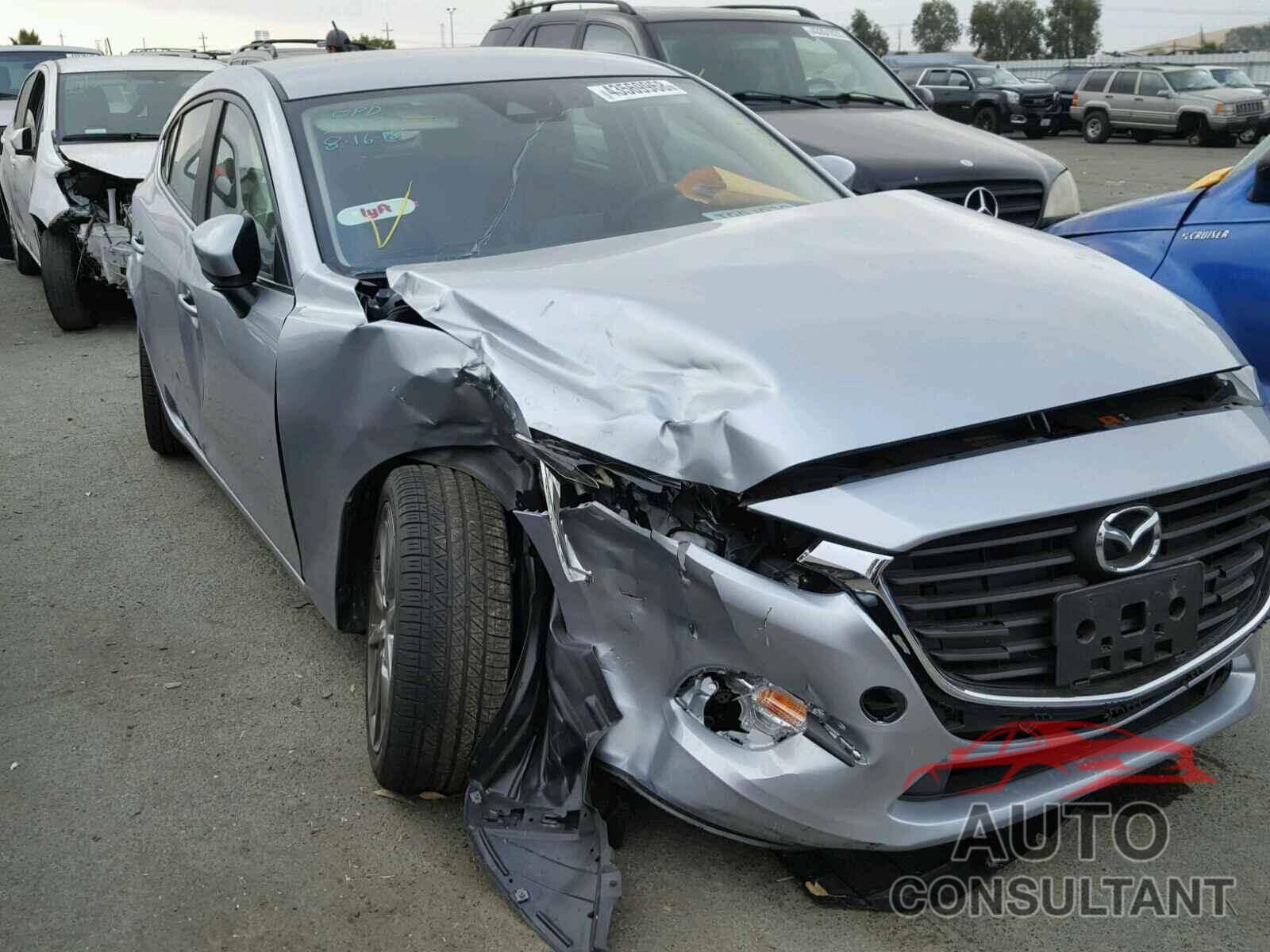 MAZDA 3 2018 - 3MZBN1L35JM218968