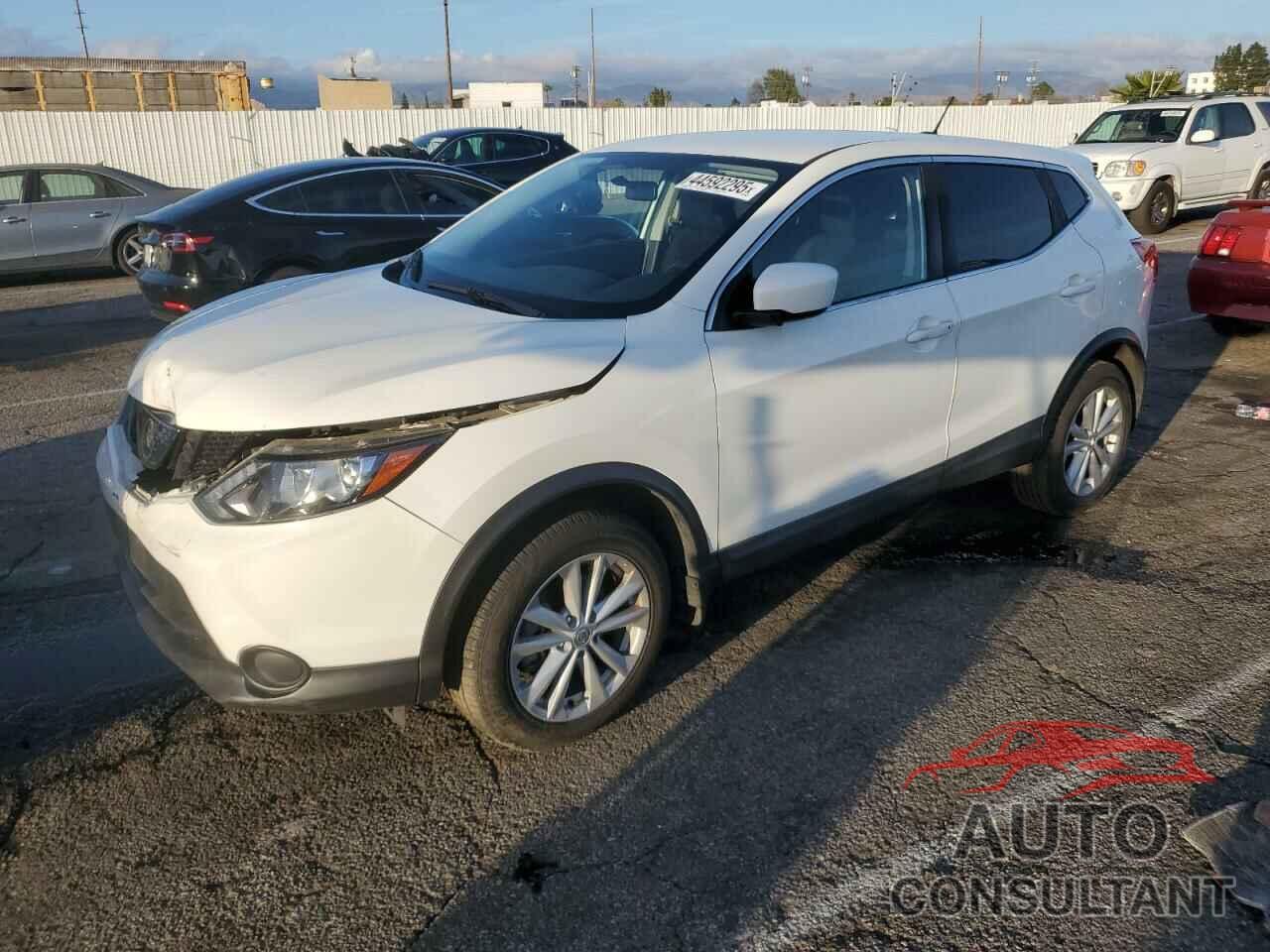 NISSAN ROGUE 2018 - JN1BJ1CP1JW165190