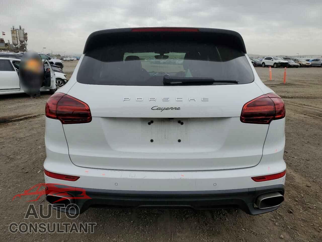 PORSCHE CAYENNE 2016 - WP1AF2A25GLA40743