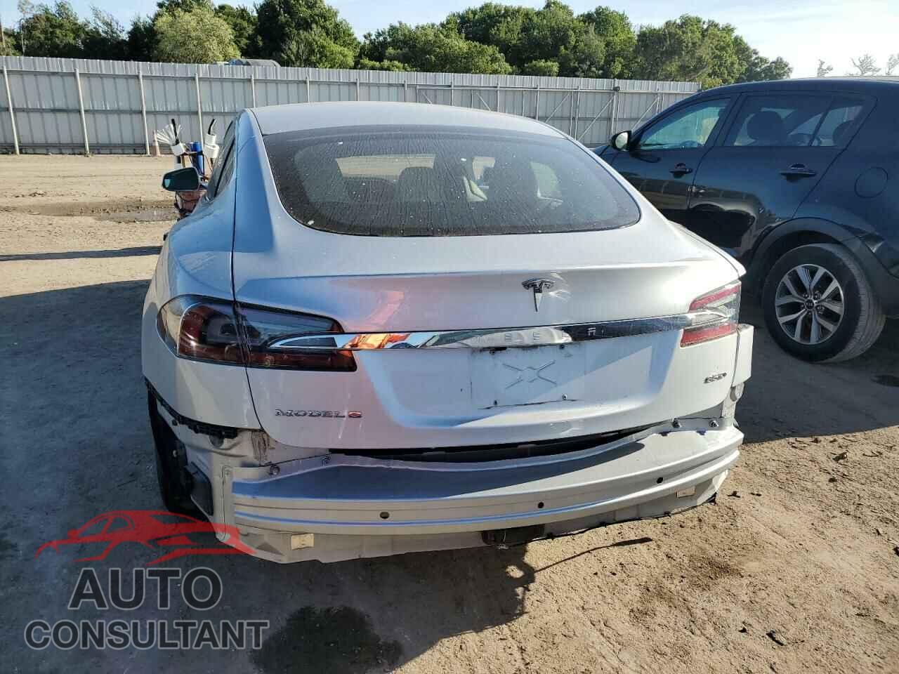 TESLA MODEL S 2015 - 5YJSA1H25FF082013