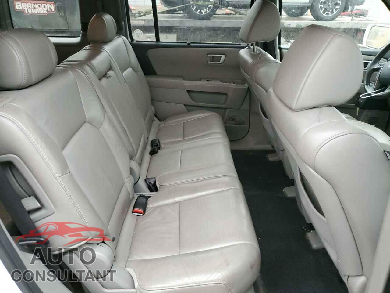 HONDA PILOT 2011 - 5FNYF4H96BB036744