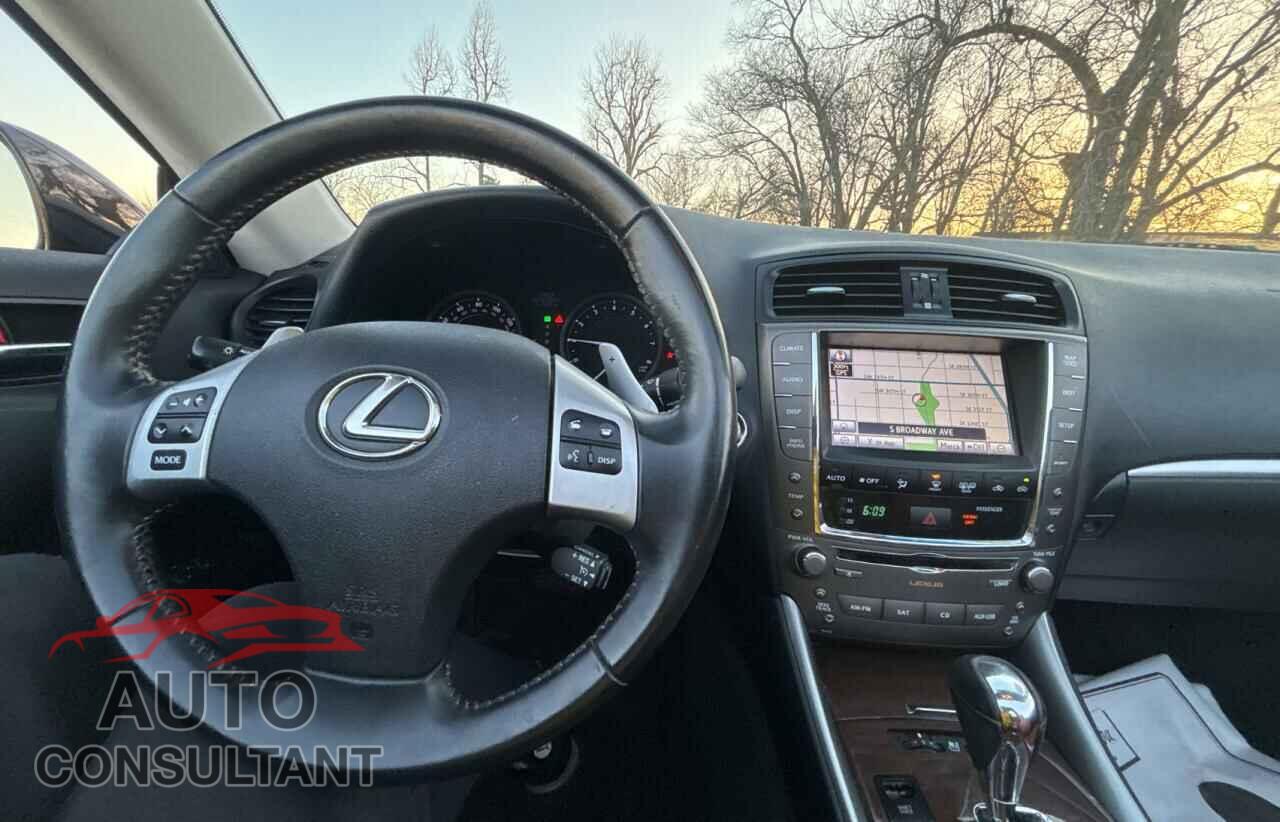 LEXUS IS 2011 - JTHFF2C2XB2518852