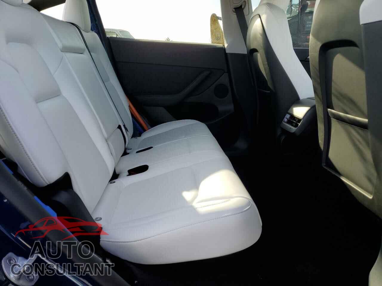 TESLA MODEL Y 2024 - 7SAYGDEE2RF127361