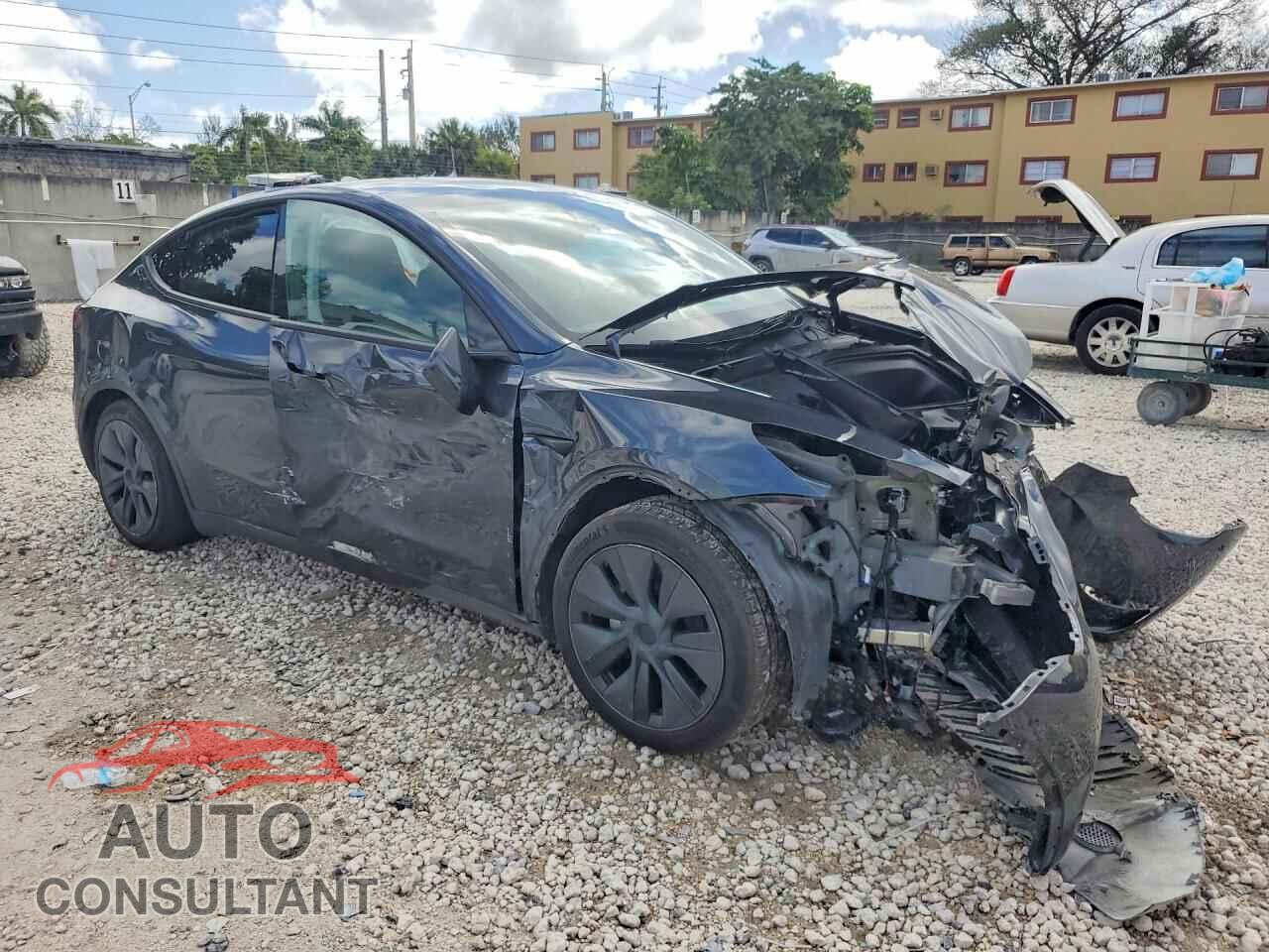 TESLA MODEL Y 2024 - 7SAYGAEE3RF207072