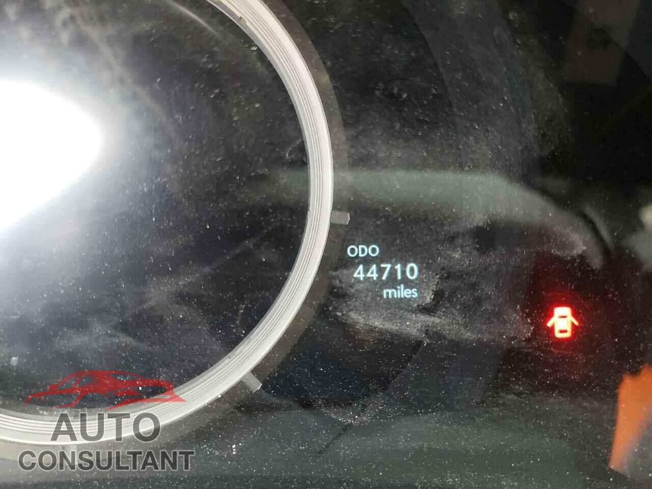 LEXUS IS 2017 - JTHBA1D27H5050799