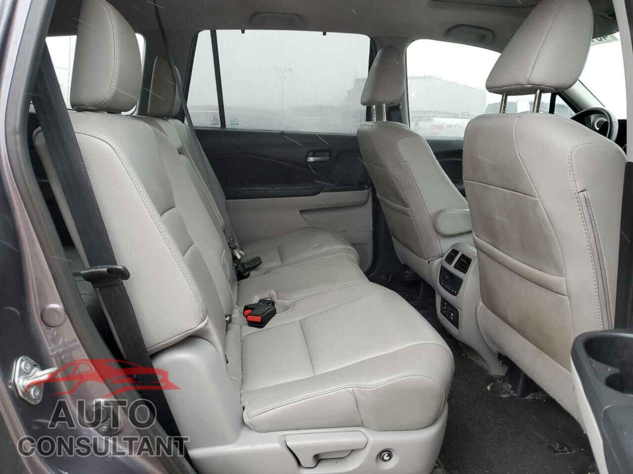 HONDA PILOT 2018 - 5FNYF6H96JB022434