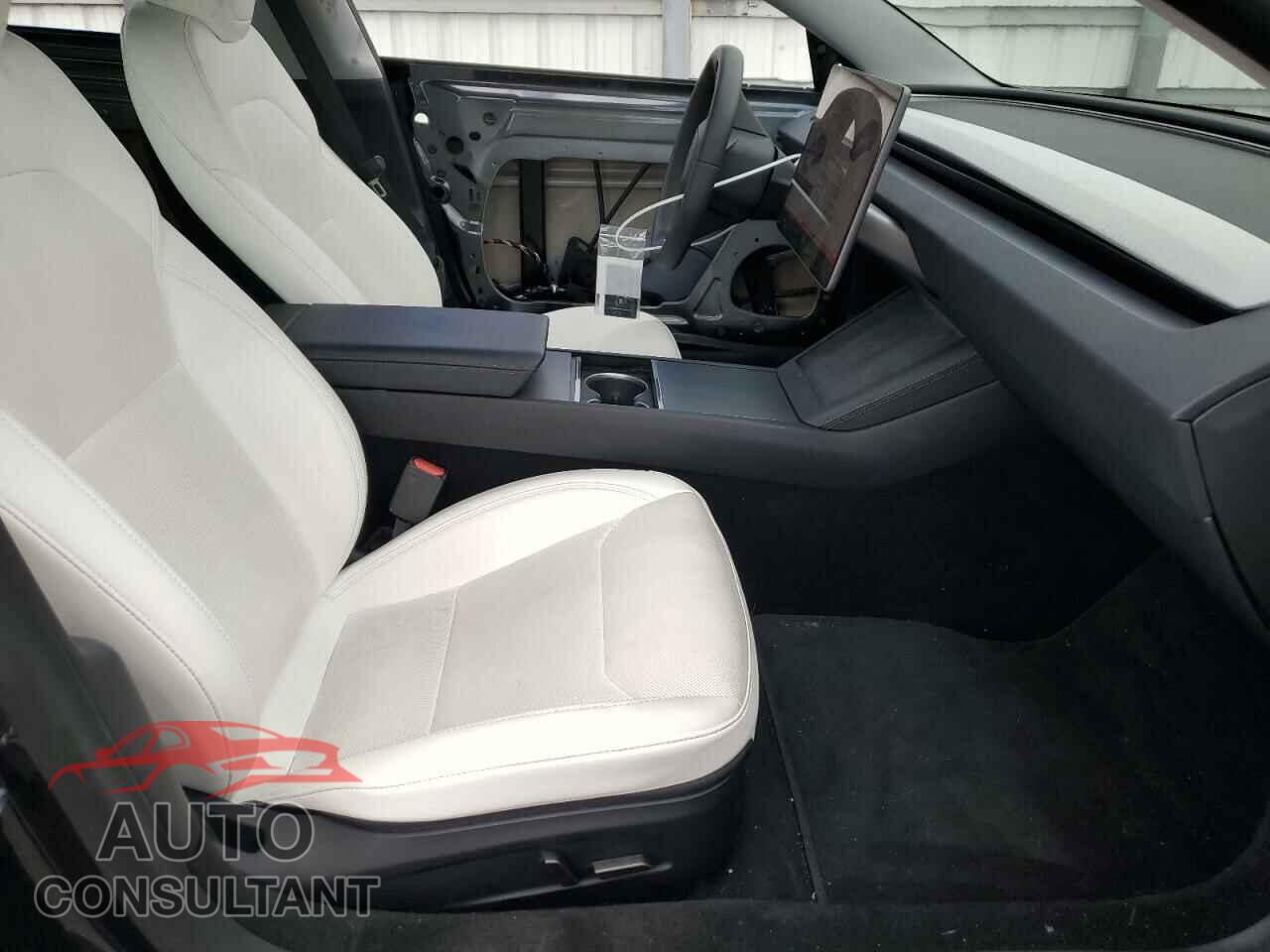 TESLA MODEL 3 2024 - 5YJ3E1EB8RF868583
