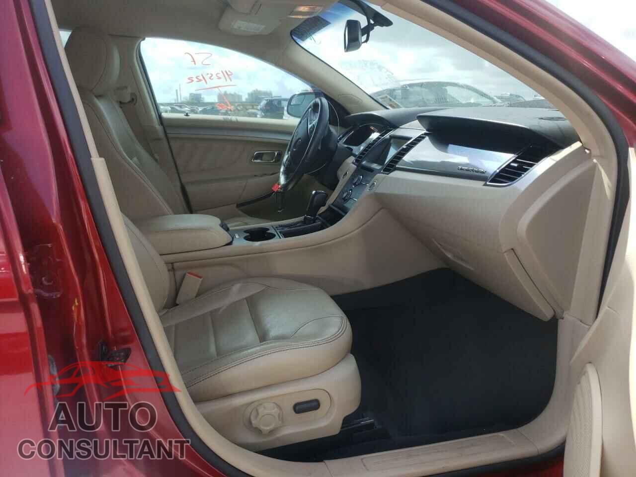 FORD TAURUS 2018 - 1FAHP2E85JG111053