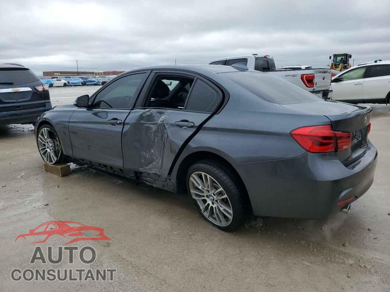 BMW 3 SERIES 2017 - WBA8B7G3XHNU38218