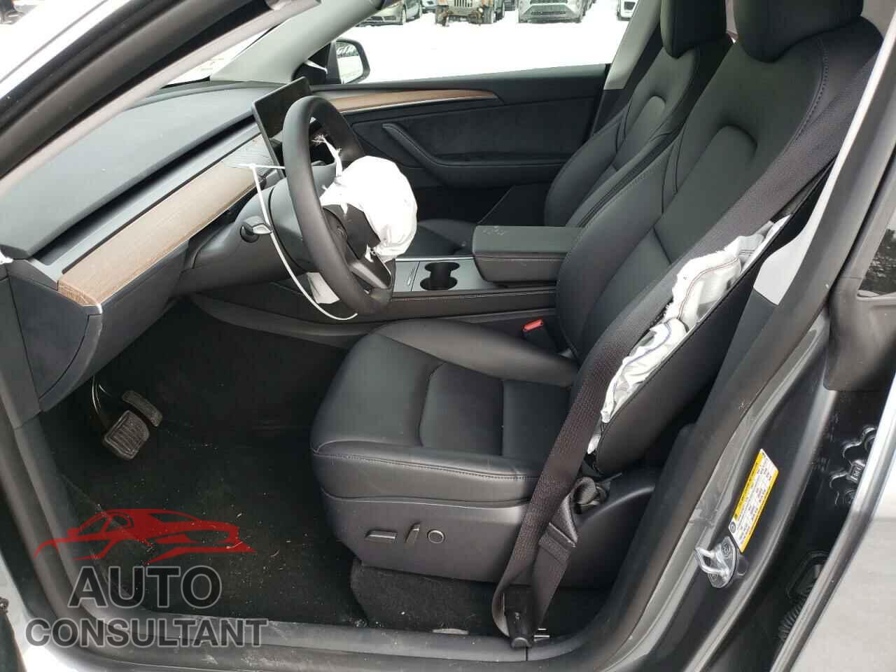 TESLA MODEL Y 2024 - 7SAYGAEE4RF199838