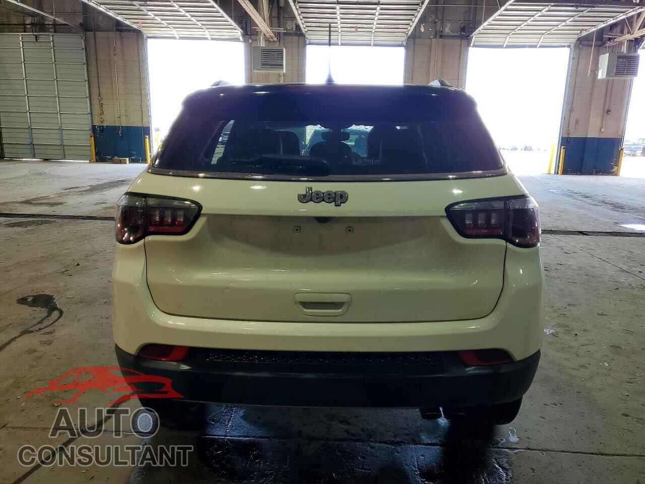 JEEP COMPASS 2018 - 3C4NJDCB5JT399743
