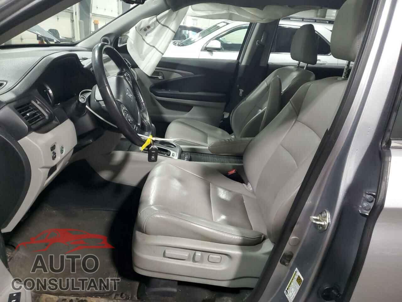 HONDA PILOT 2017 - 5FNYF6H55HB007740