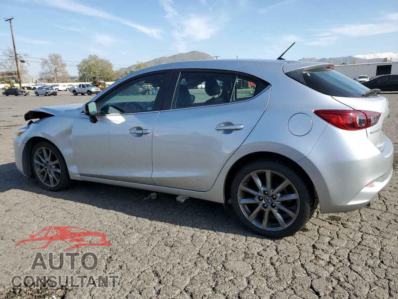 MAZDA 3 2018 - 3MZBN1L37JM247131