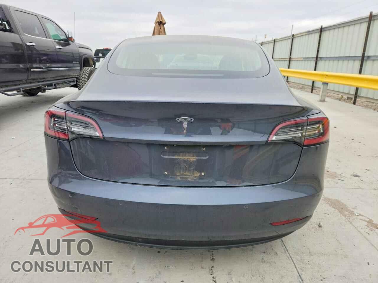 TESLA MODEL 3 2018 - 5YJ3E1EA7JF033554