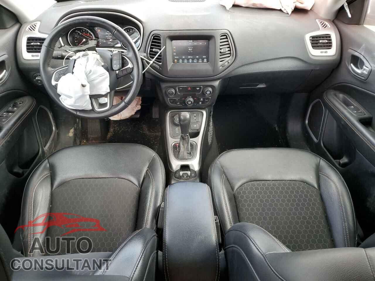 JEEP COMPASS 2018 - 3C4NJDBB4JT483411