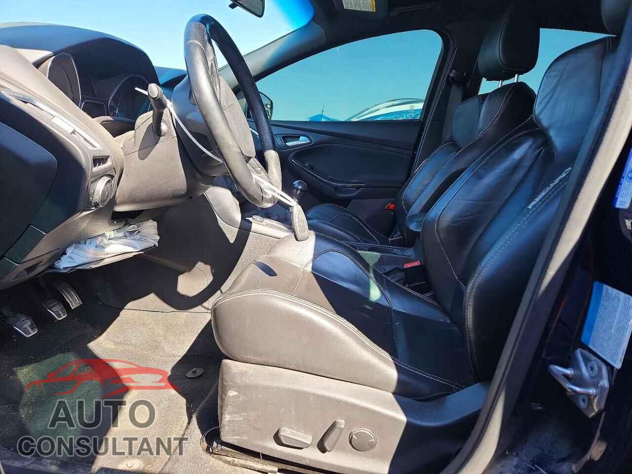 FORD FOCUS 2017 - 1FADP3L93HL236182
