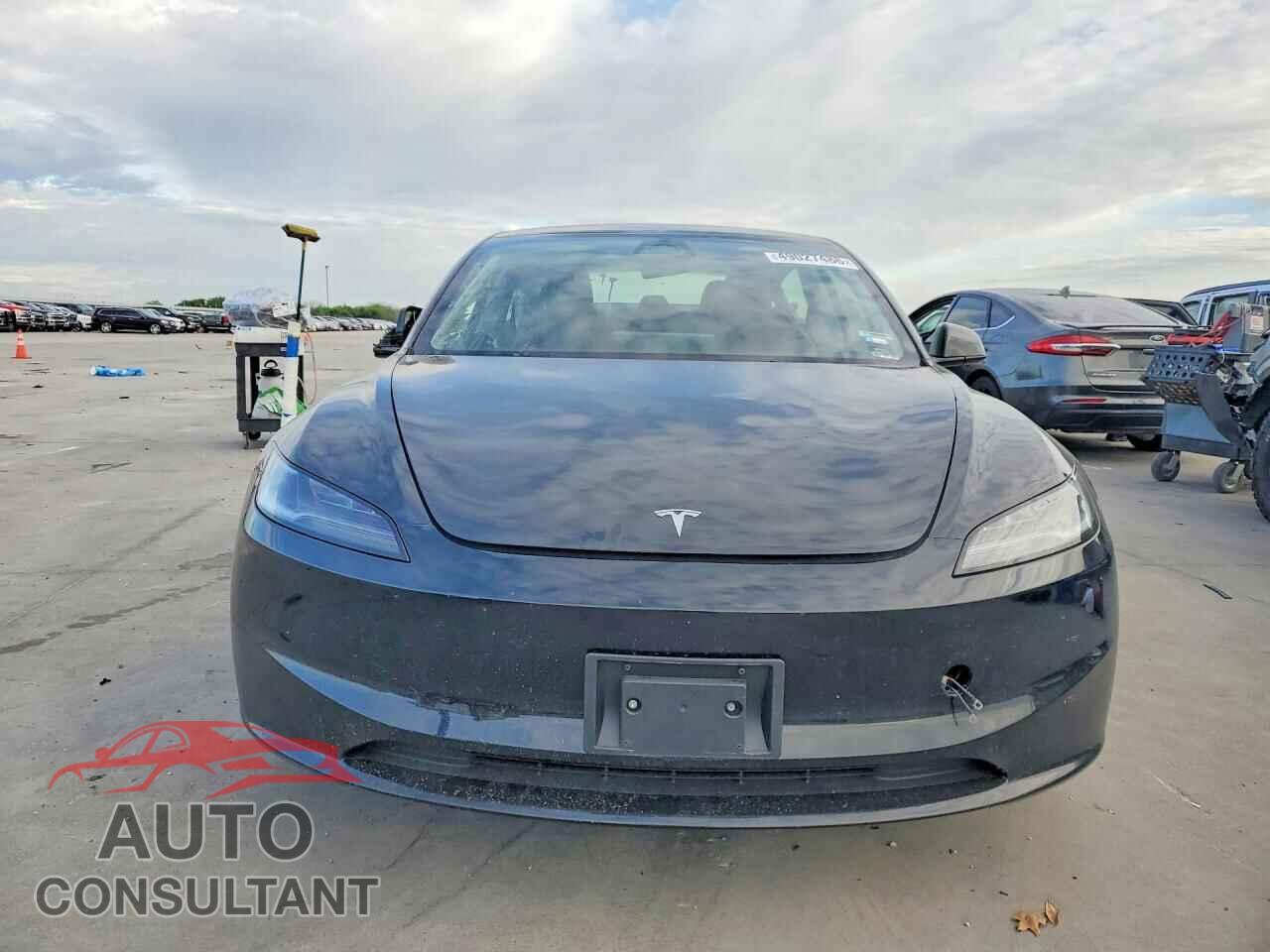 TESLA MODEL 3 2025 - 5YJ3E1EA5SF877545
