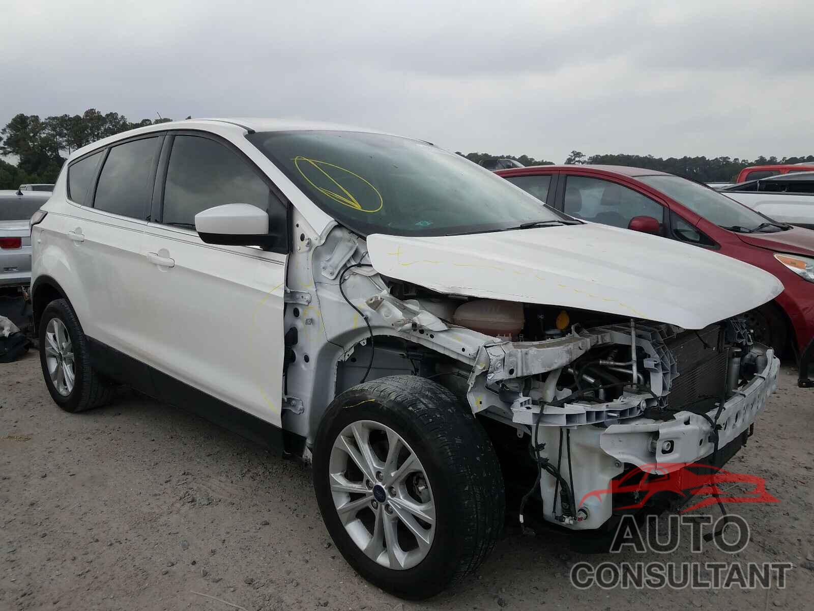 FORD ESCAPE 2017 - 1FMCU0GD8HUC24269
