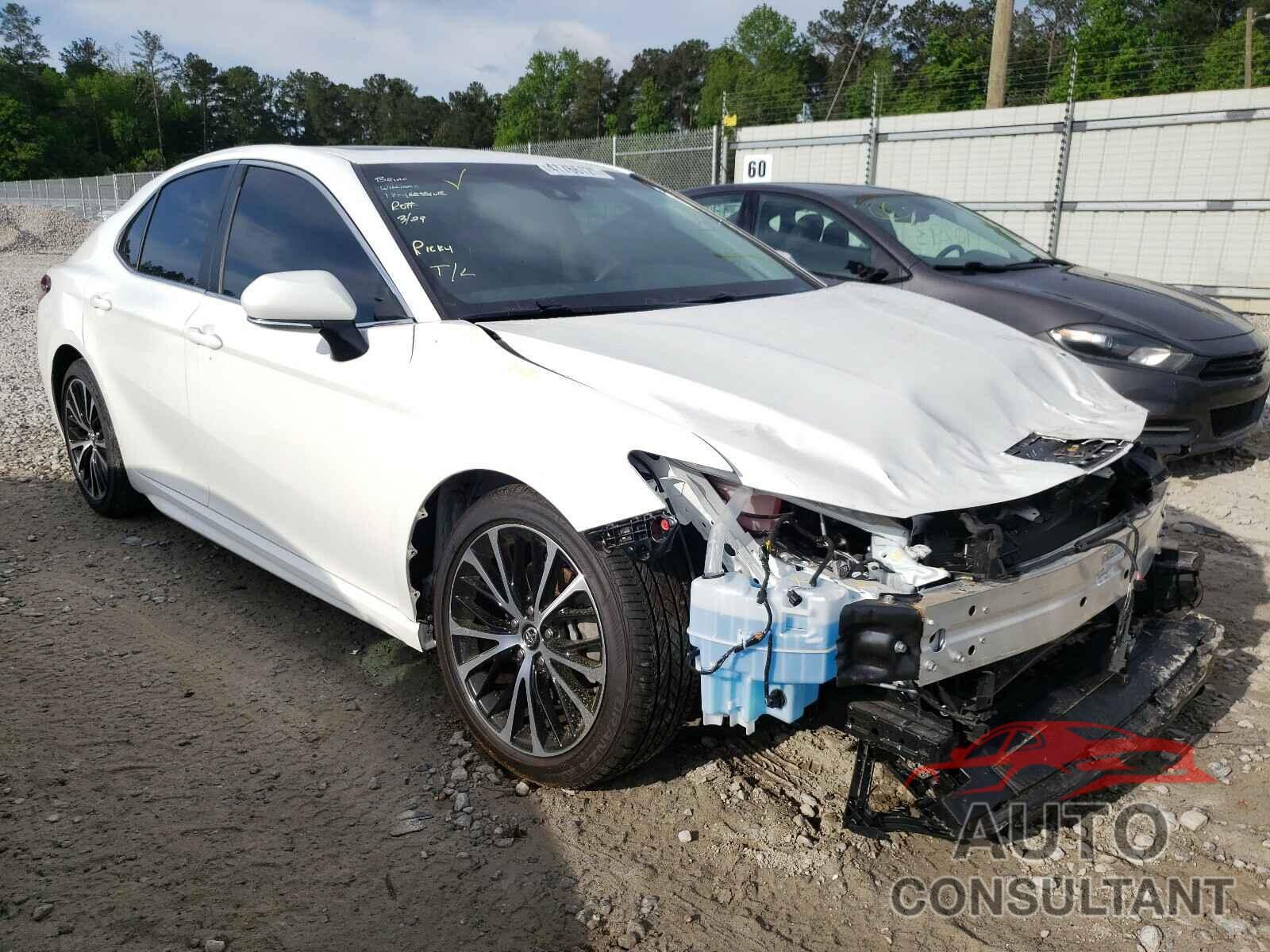 TOYOTA CAMRY 2018 - 4T1B11HK2JU104481