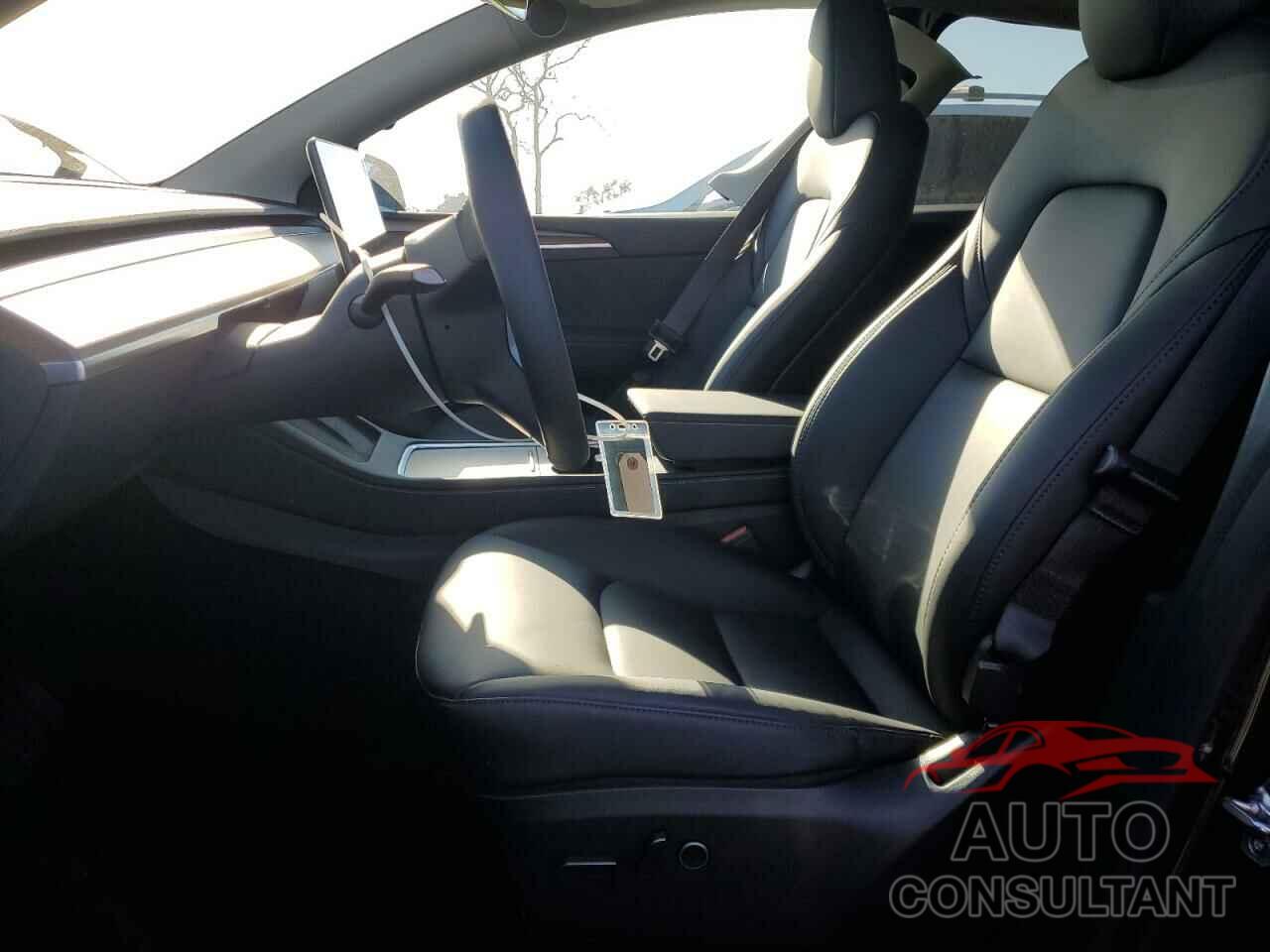TESLA MODEL Y 2025 - 7SAYGDEE3SF241696