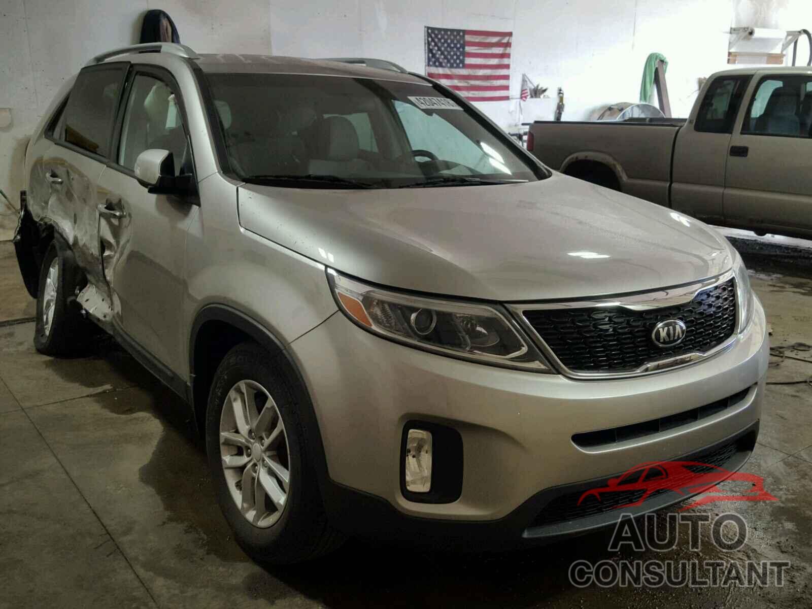 KIA SORENTO LX 2015 - 5XYKT4A73FG610688
