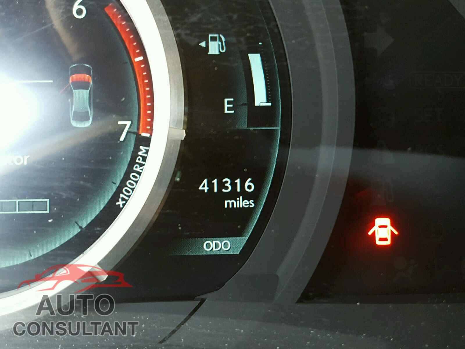 LEXUS IS 2016 - JTHBA1D2XG5001367