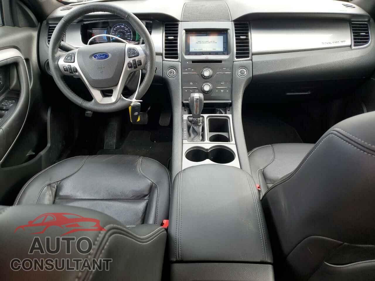 FORD TAURUS 2018 - 1FAHP2E89JG136196