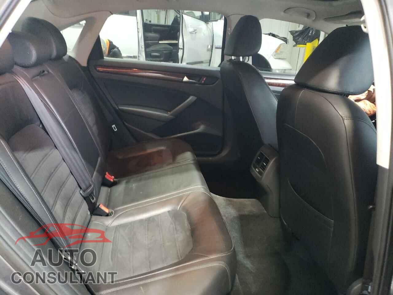 VOLKSWAGEN PASSAT 2013 - 1VWCN7A33DC036802