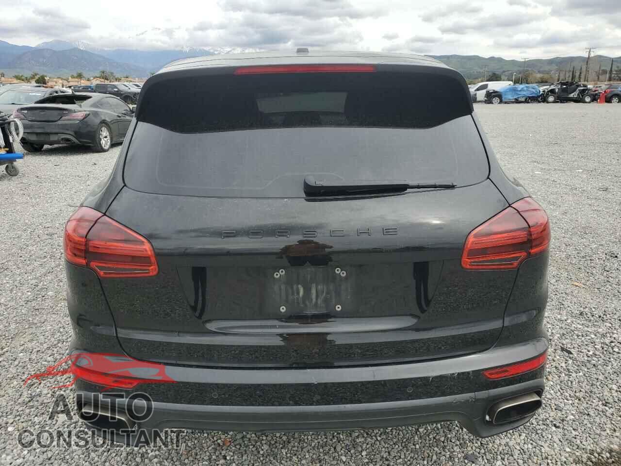 PORSCHE CAYENNE 2018 - WP1AA2A29JKA07305