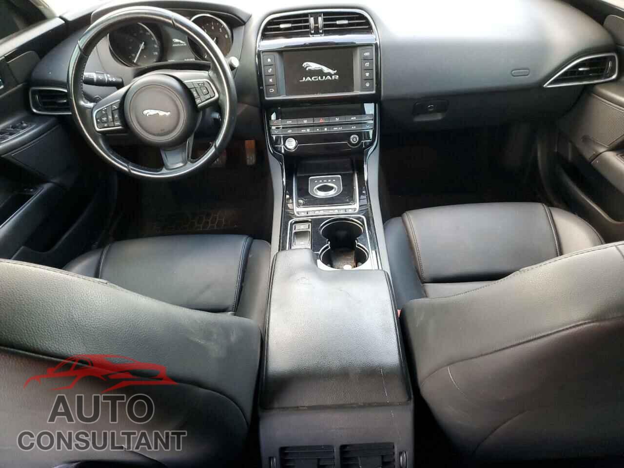 JAGUAR XE 2017 - SAJAR4BG8HA973324