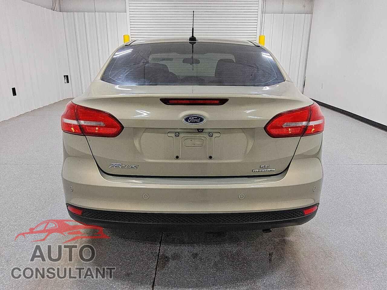 FORD FOCUS 2015 - 1FADP3F21FL211132