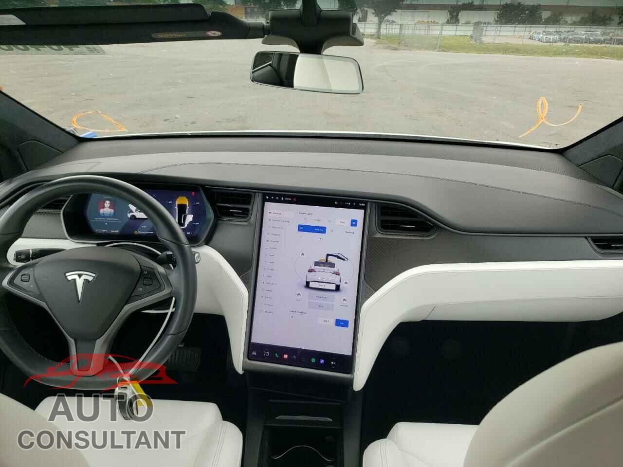 TESLA MODEL X 2018 - 5YJXCBE21JF099992