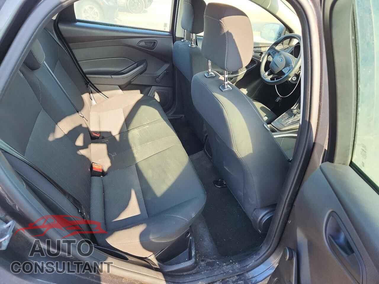 FORD FOCUS 2015 - 1FADP3E29FL309519