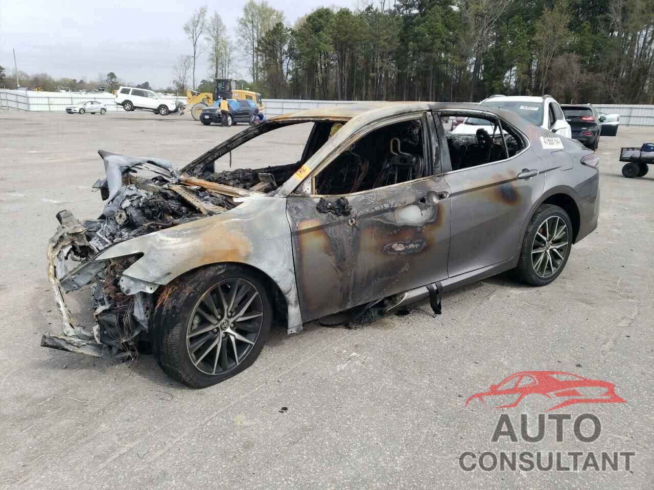 TOYOTA CAMRY 2022 - 4T1C11AK8NU639500