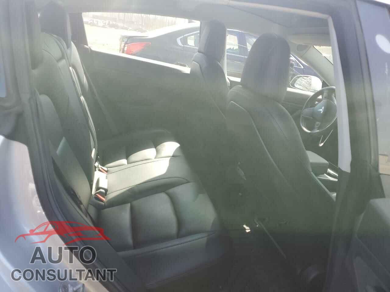 TESLA MODEL 3 2018 - 5YJ3E1EB8JF065065