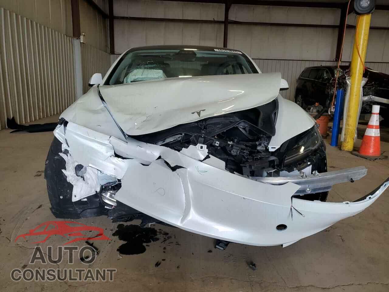 TESLA MODEL 3 2024 - 5YJ3E1EB3RF798569