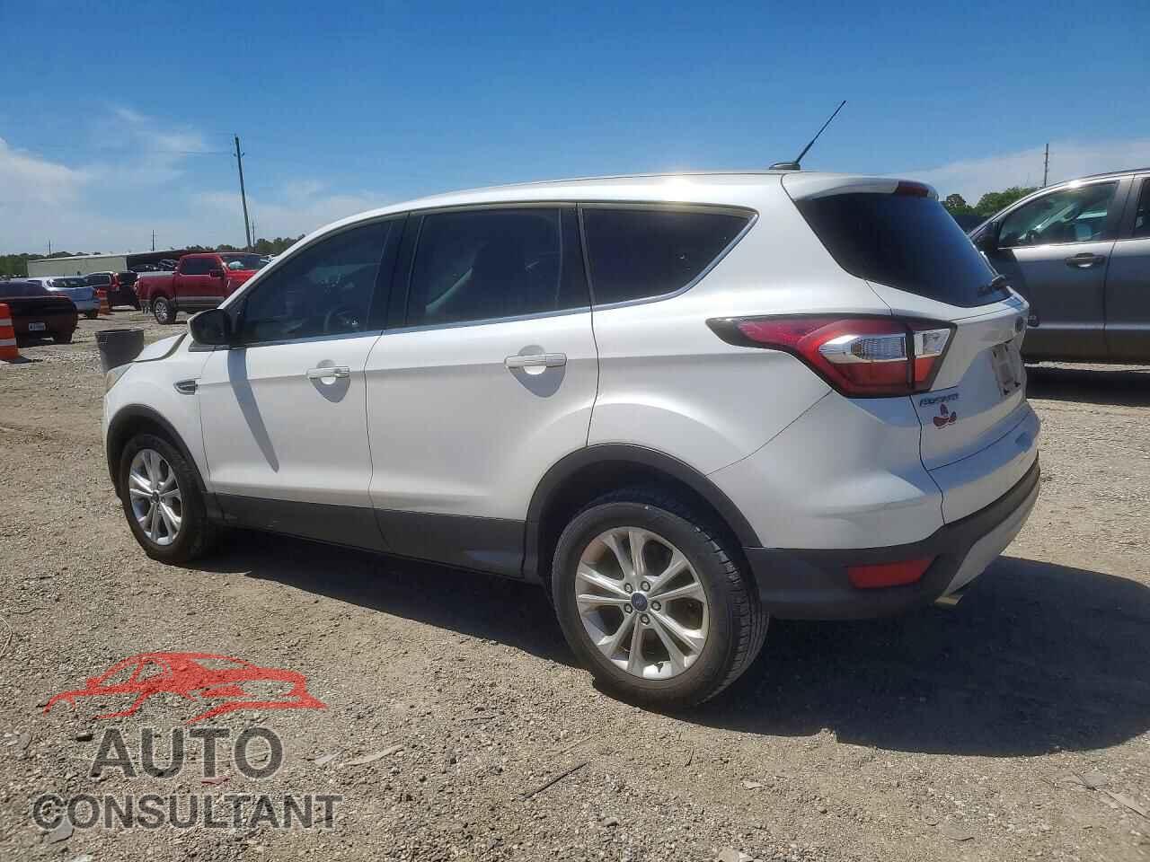 FORD ESCAPE 2017 - 1FMCU0GD5HUD53084