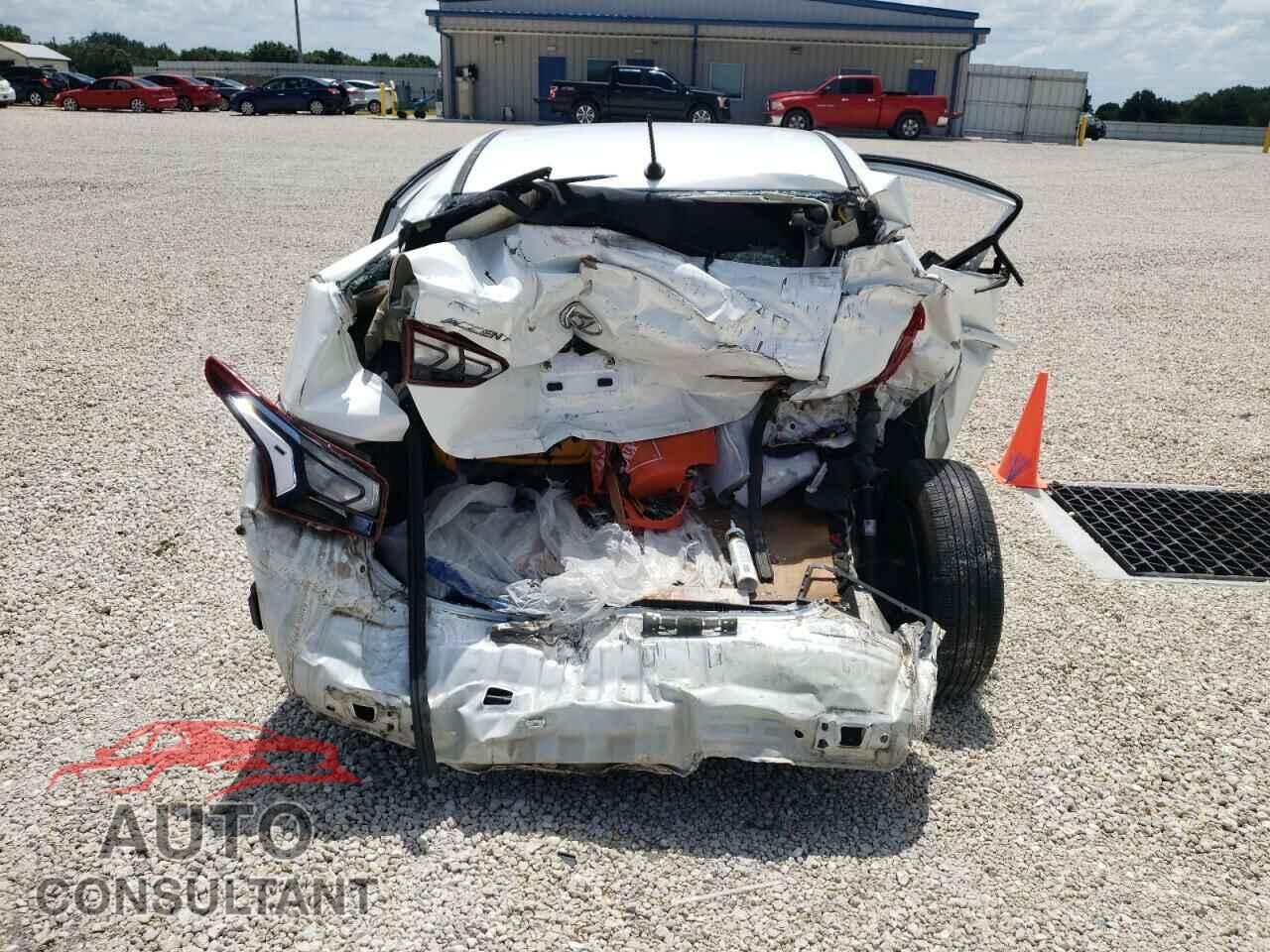 HYUNDAI ACCENT 2018 - 3KPC24A31JE011511