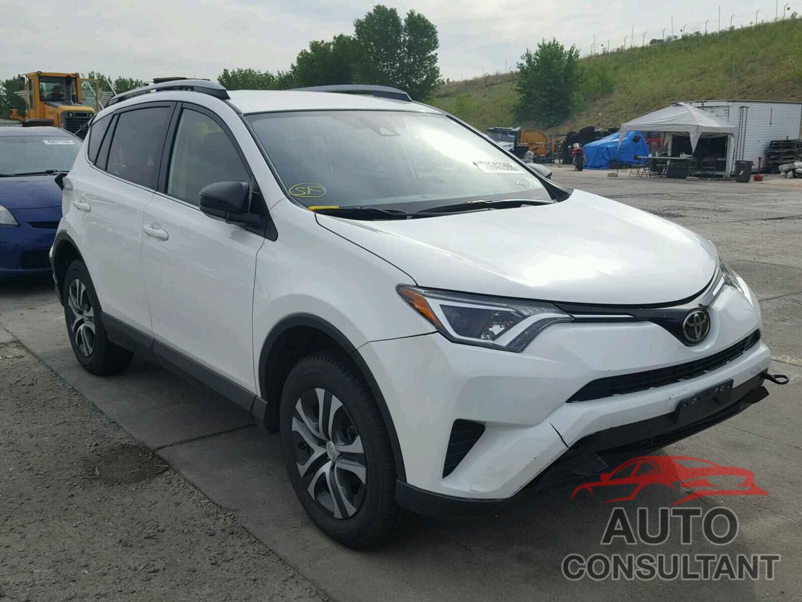 TOYOTA RAV4 LE 2017 - JTMBFREV8HJ158043