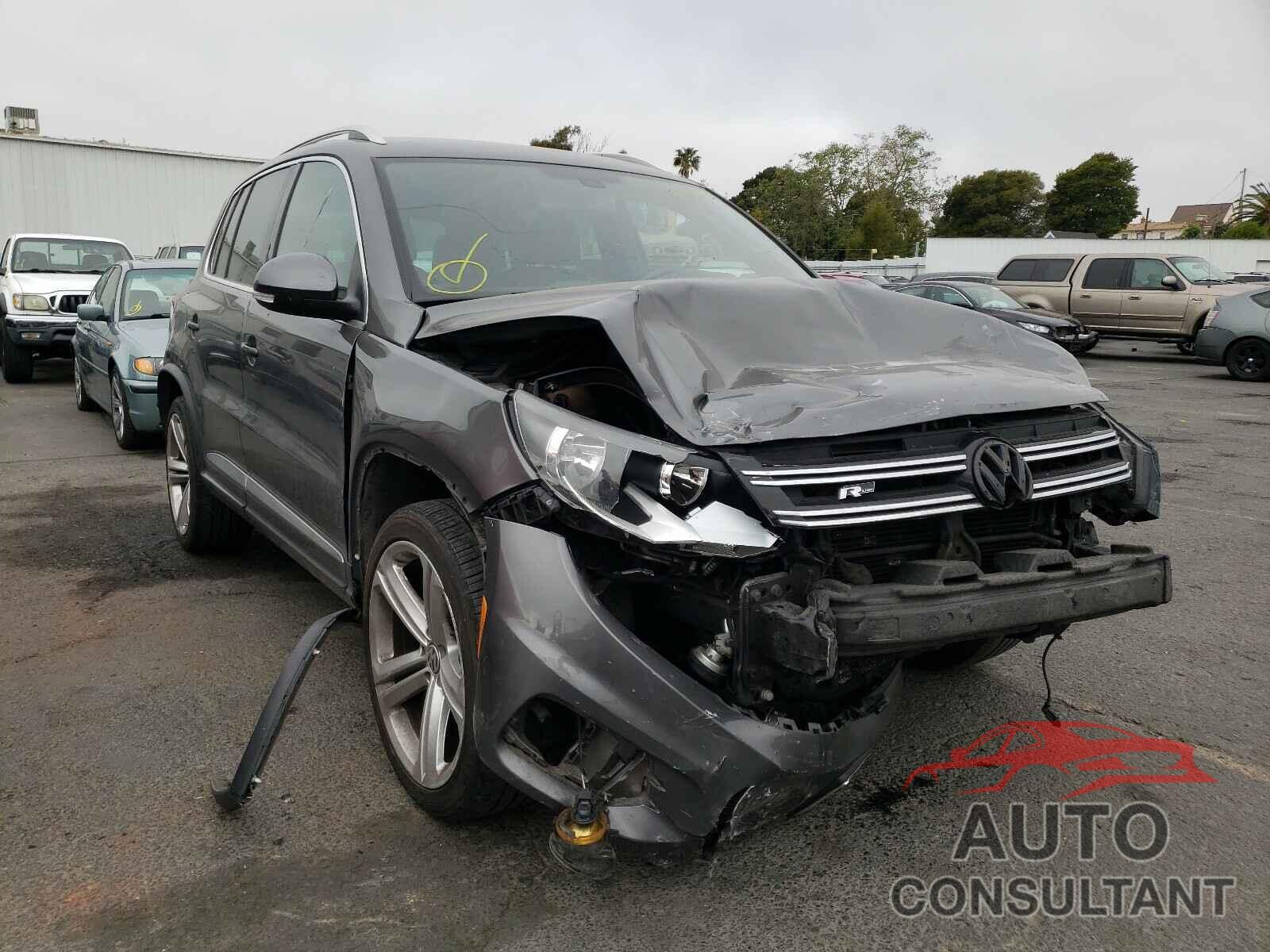 VOLKSWAGEN TIGUAN 2016 - WVGAV7AX3GW038352
