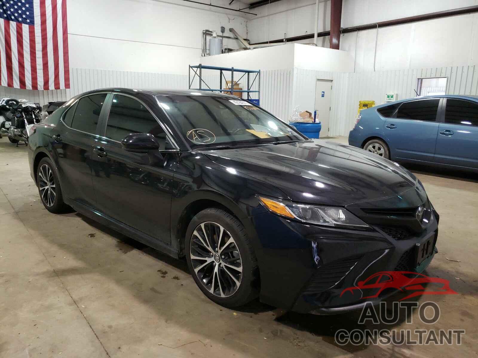 TOYOTA CAMRY 2018 - 4T1B11HK8JU152616