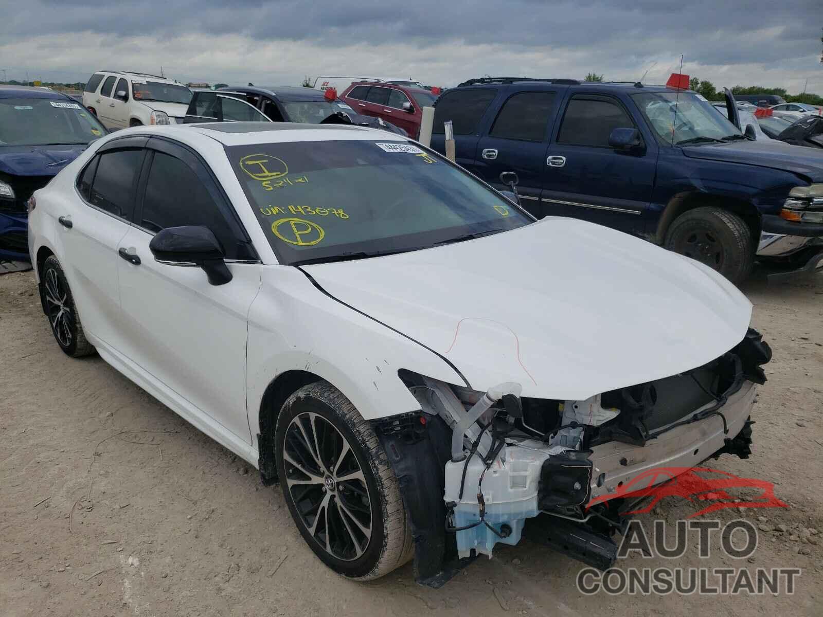 TOYOTA CAMRY 2018 - 4T1B11HK5JU143078