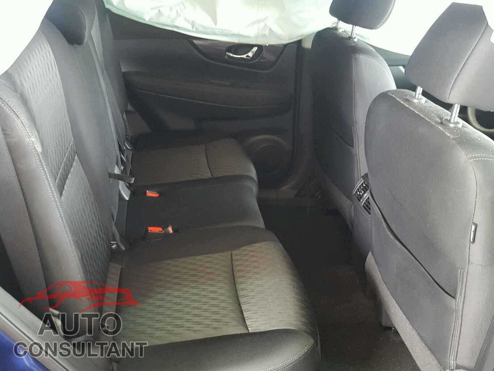 NISSAN ROGUE S 2017 - KNMAT2MV8HP607005