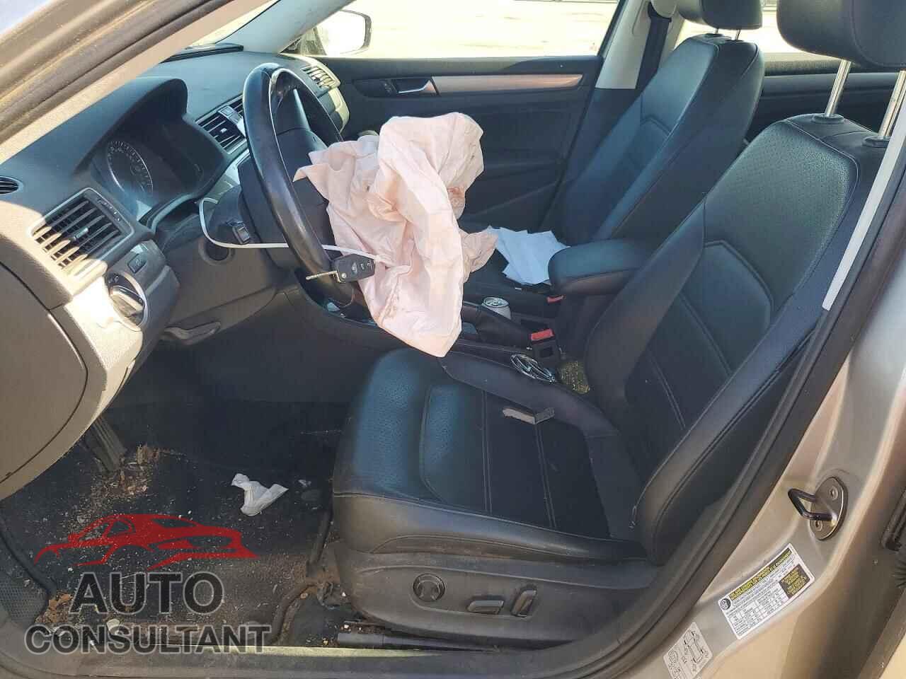 VOLKSWAGEN PASSAT 2014 - 1VWAT7A32EC036773