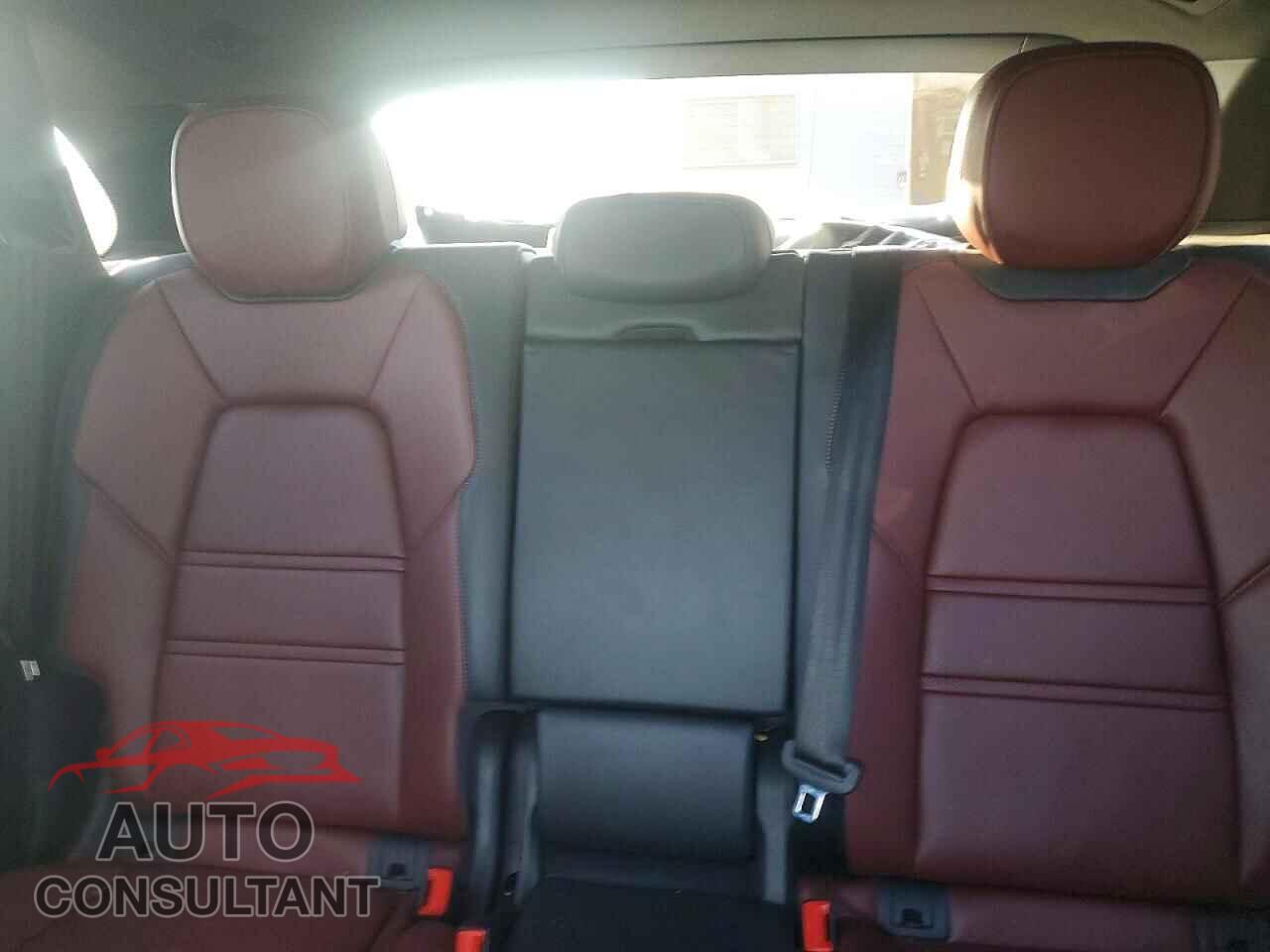 PORSCHE CAYENNE 2024 - WP1AL2AY6RDA33357