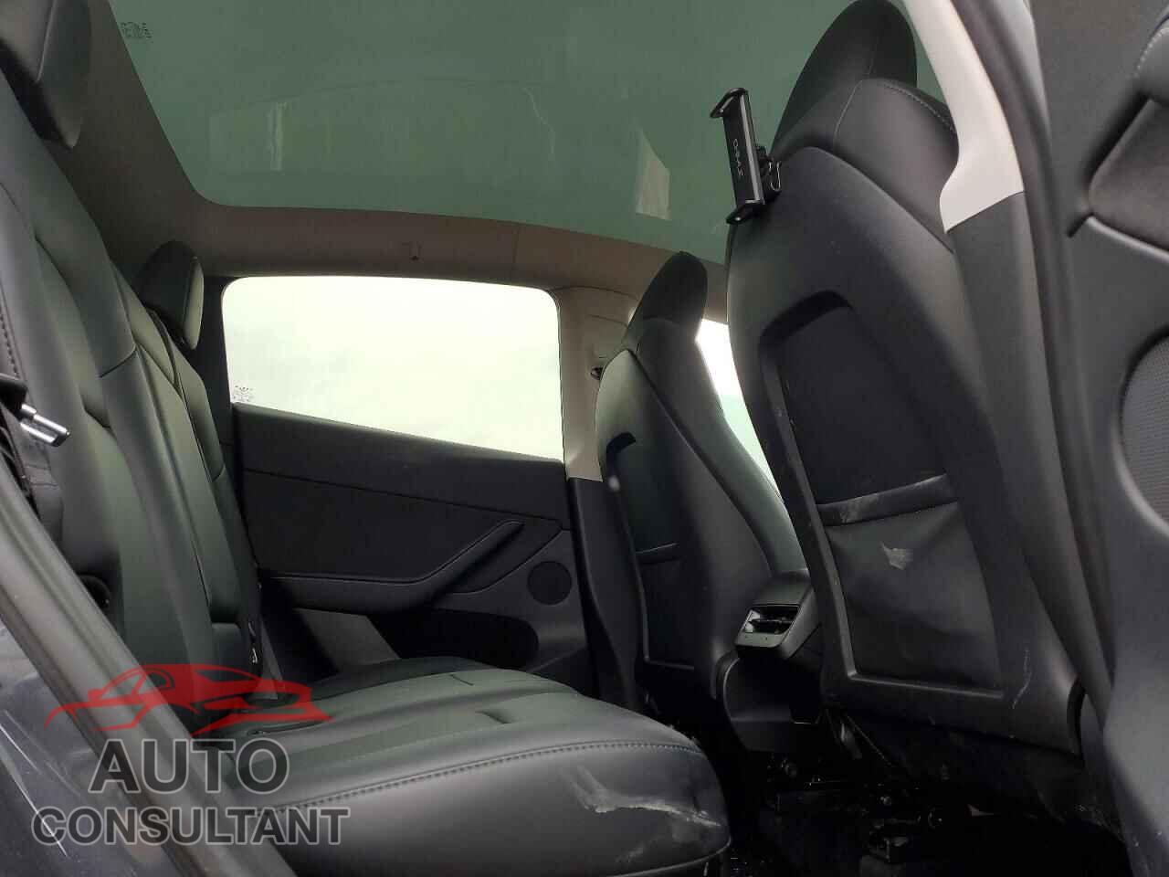 TESLA MODEL Y 2023 - LRWYGDFD7PC227191