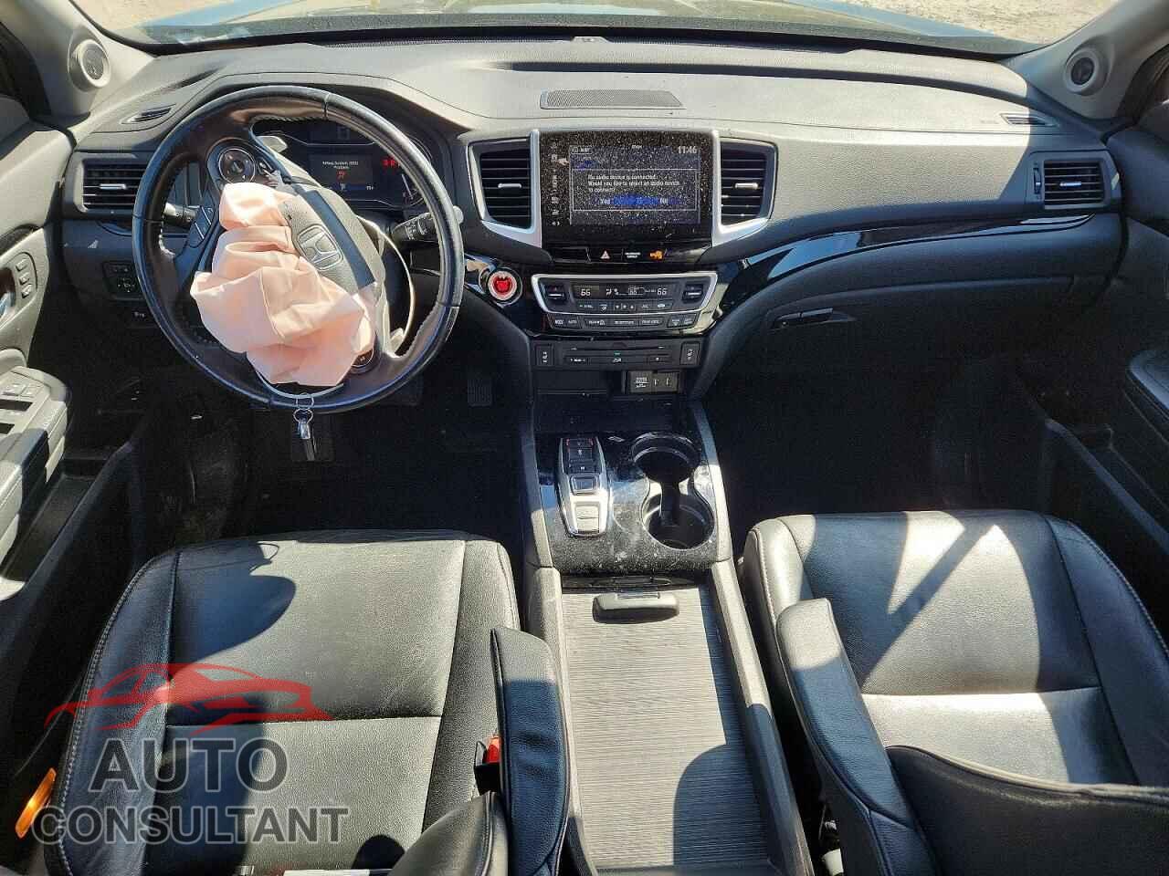HONDA PILOT 2017 - 5FNYF6H94HB036889
