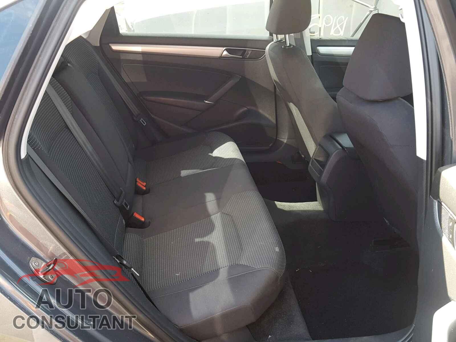 VOLKSWAGEN PASSAT 2017 - 1VWAT7A30HC002951